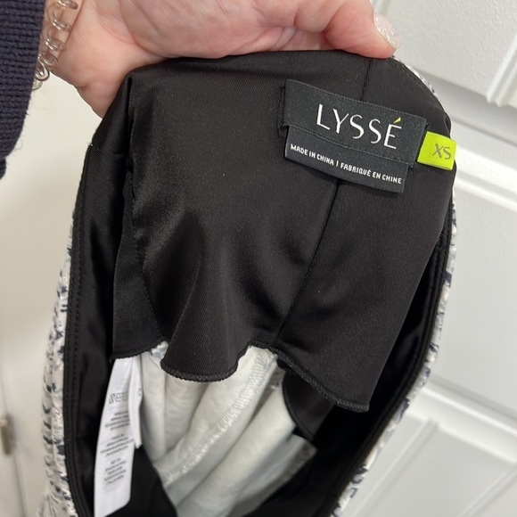 LYSSE LEGGINGS, EUC, XS, buttery soft fabric with extra compression at waist - Picture 8 of 10